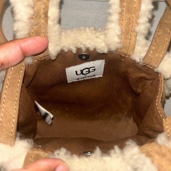 UGG x Telfar
Shearling Crossbody Mini Bag - Picture 4 of 6